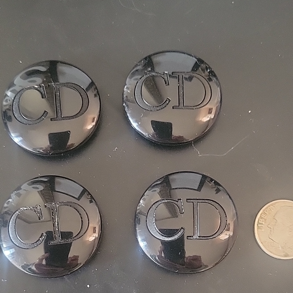4 Christian Dior buttons